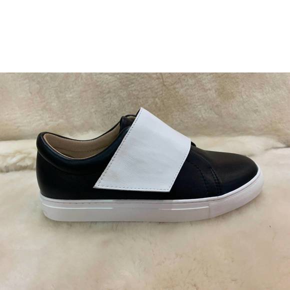 NEW ALL BLACK women\'s nu banded sneaker in black